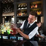 Apart-hotel The Halston