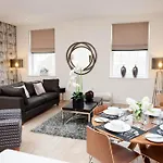 Apartahotel The Halston 4*