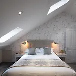 Apart-hotel The Halston